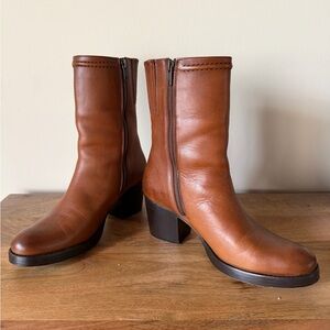 Frye | Jean Short Inside Zip Boots - Caramel